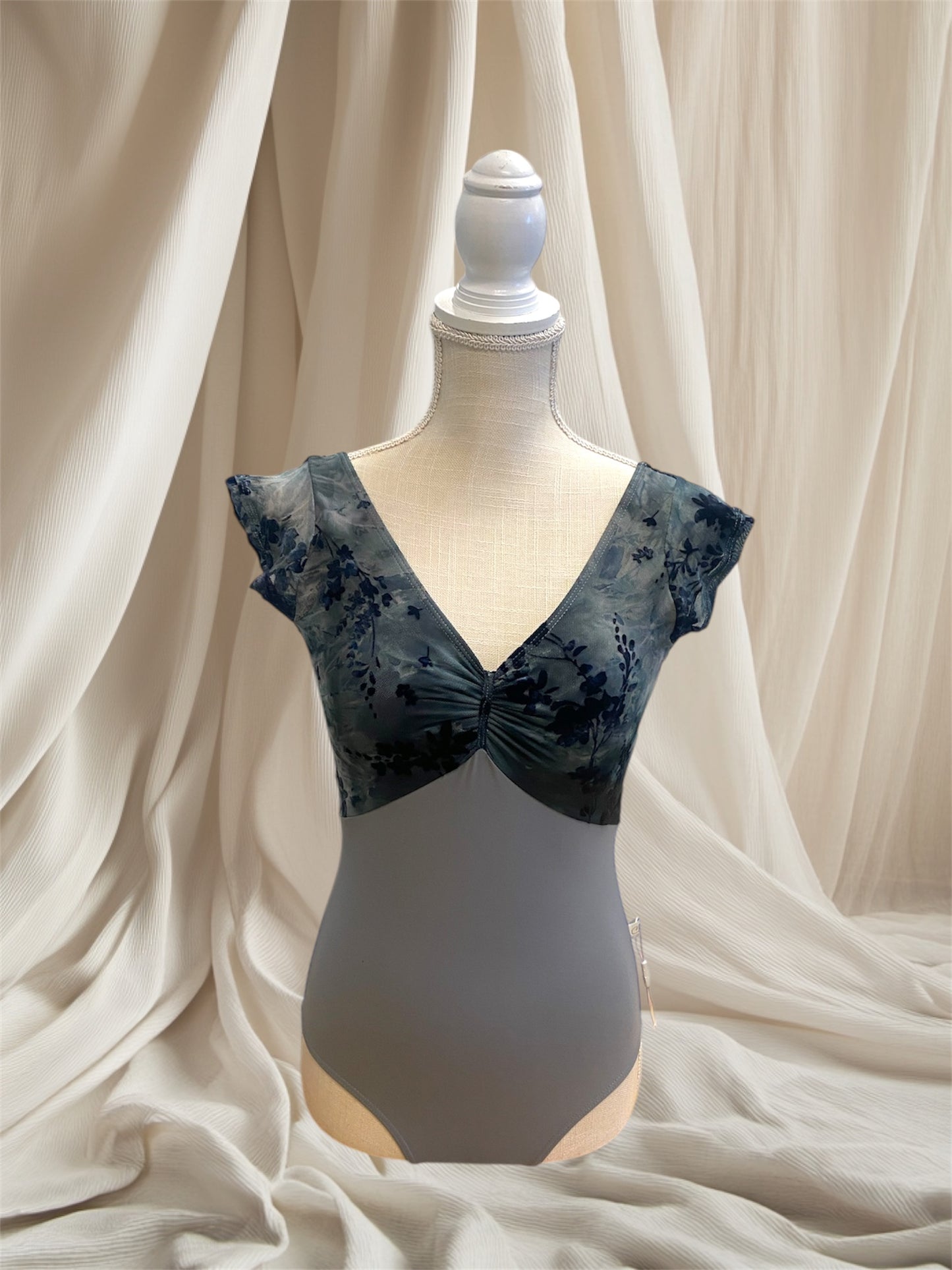 CLASS IN FLOCKING EMBOSSING MESH OVER LEO(GREY)
