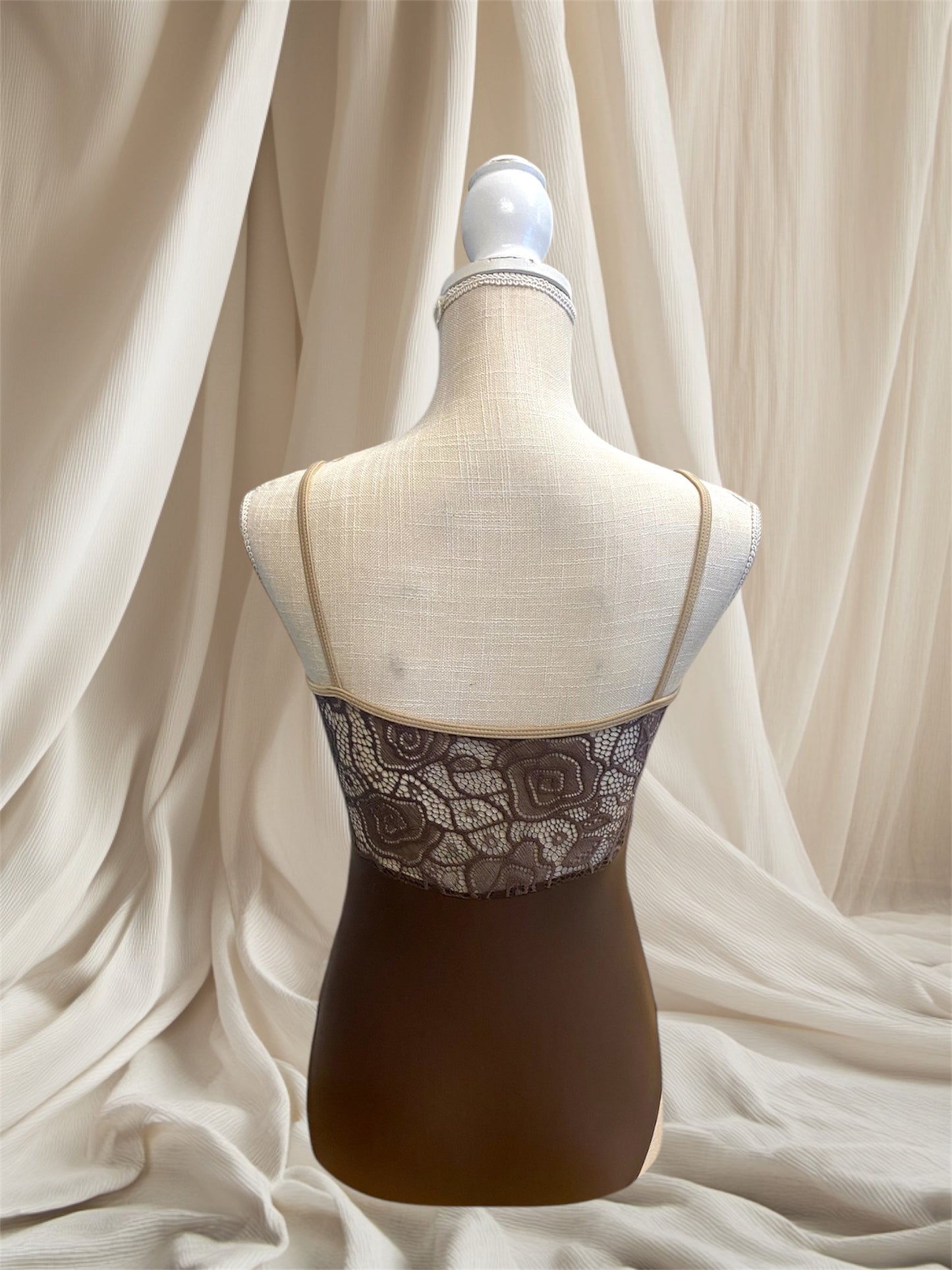 CLASS IN BROWN LACE CAMI