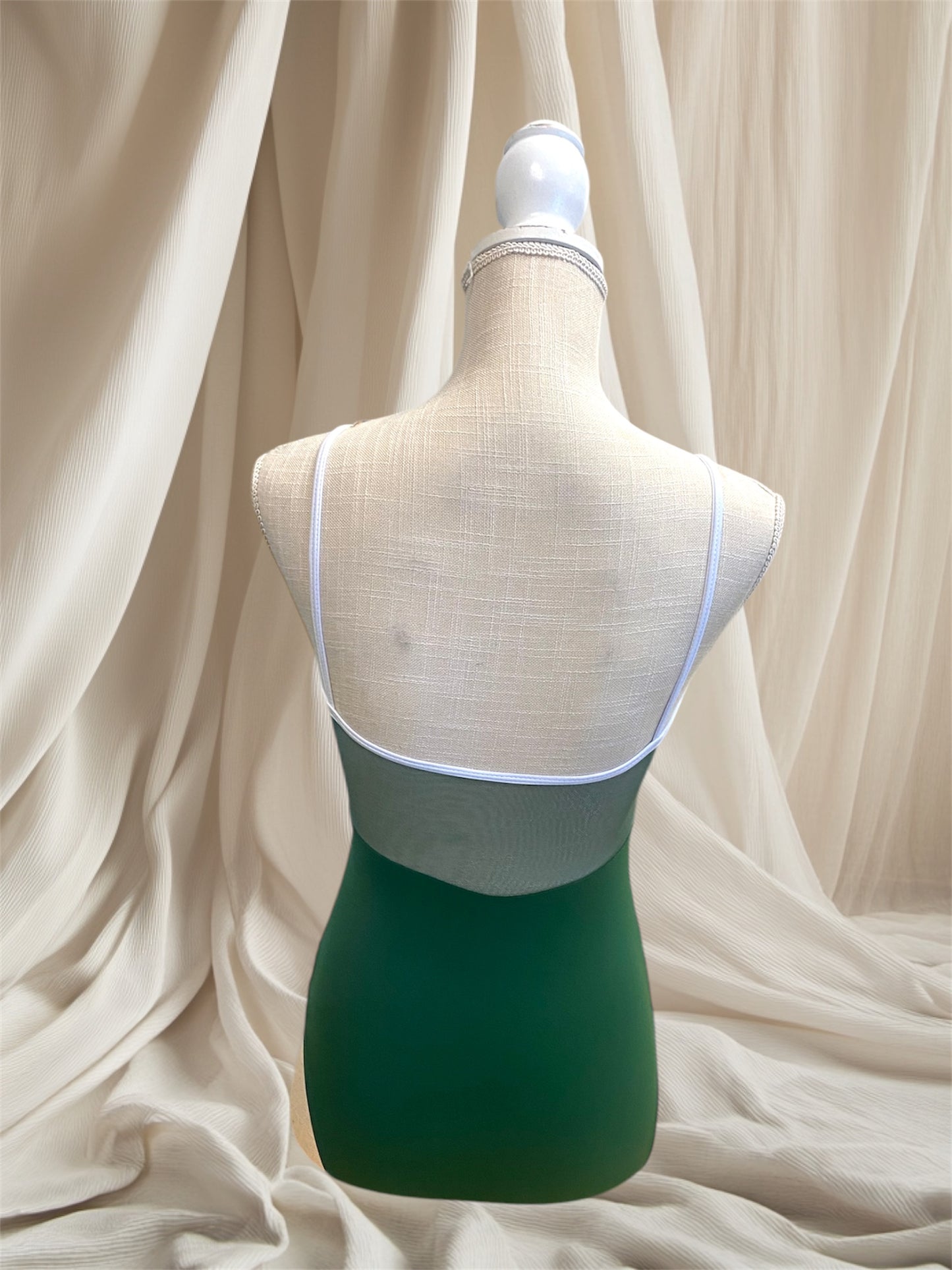 CLASS IN HUNTER WITH WHITE TRIM CAMI