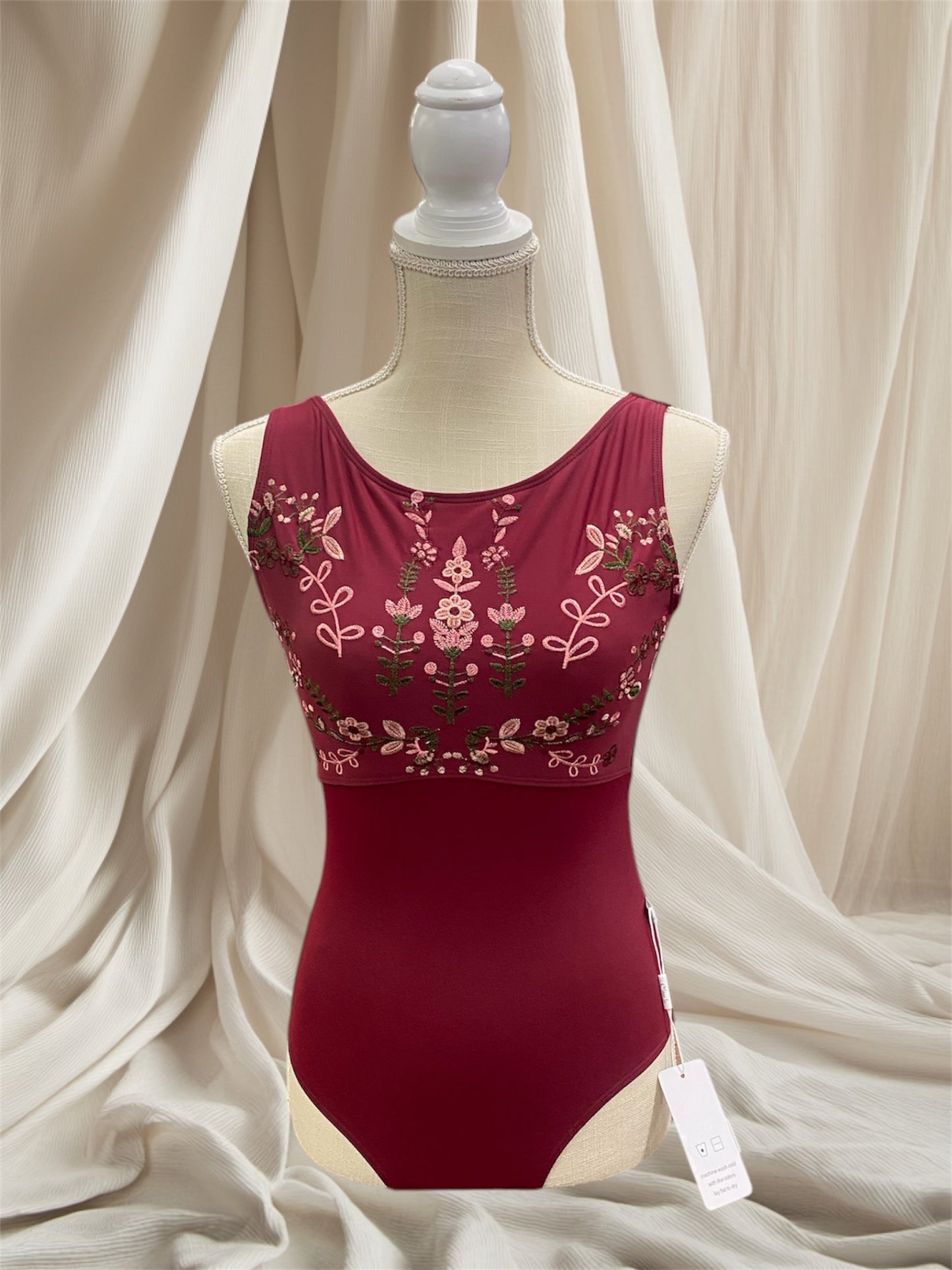 CLASS IN RED EMBOIDERY TANK LEO