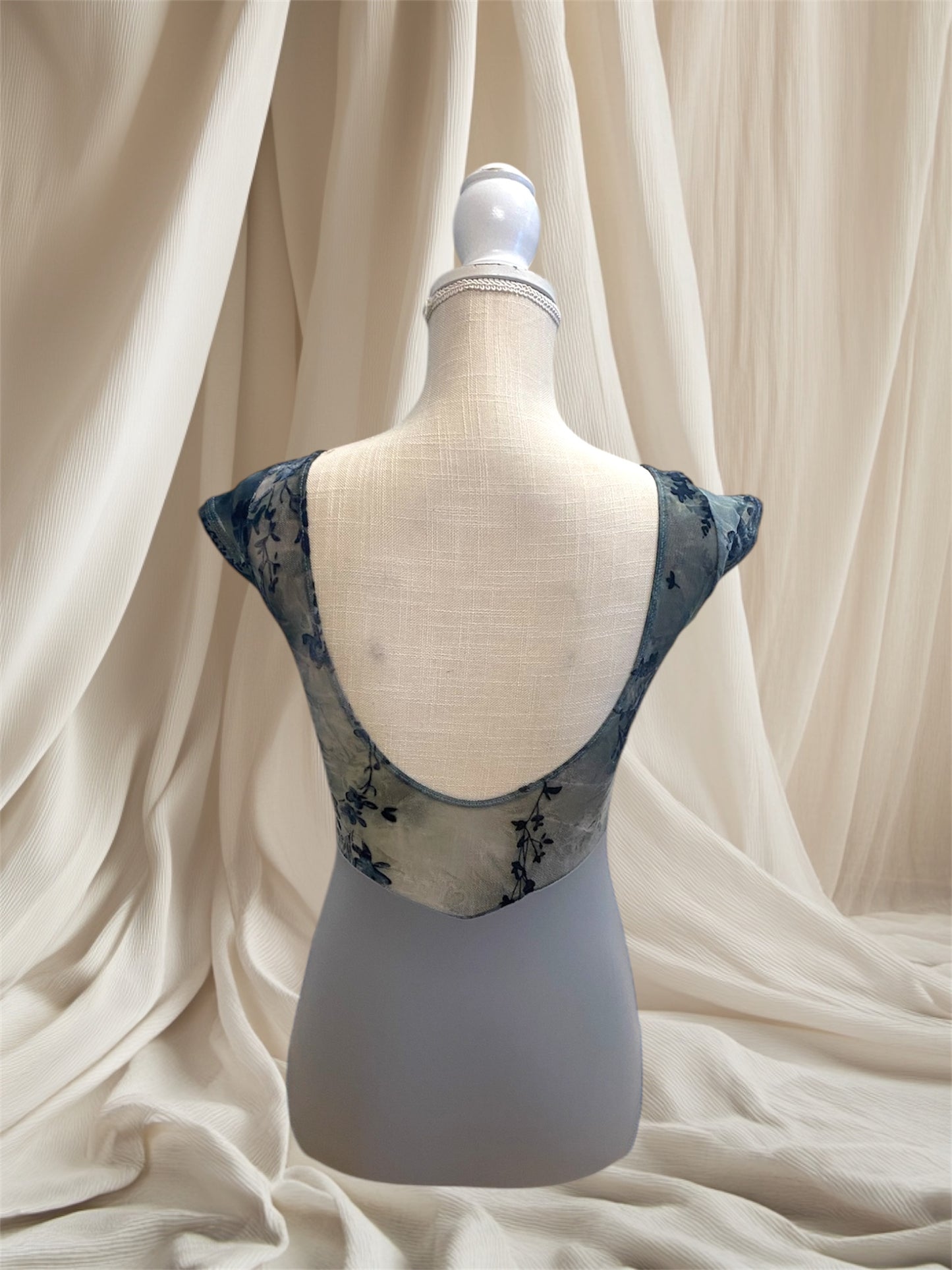 CLASS IN FLOCKING EMBOSSING MESH OVER LEO(GREY)